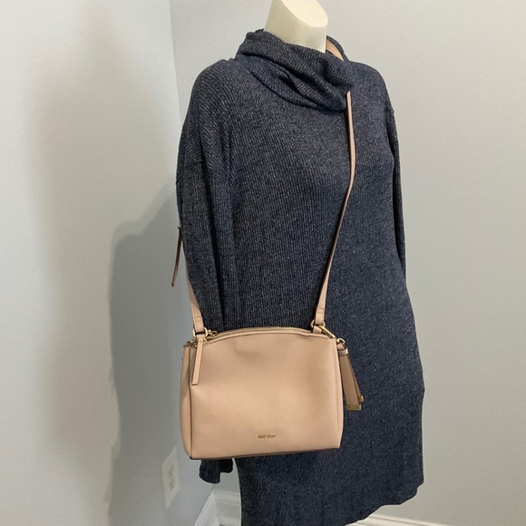 Nine West Handbags - Beige Nine West crossbody.